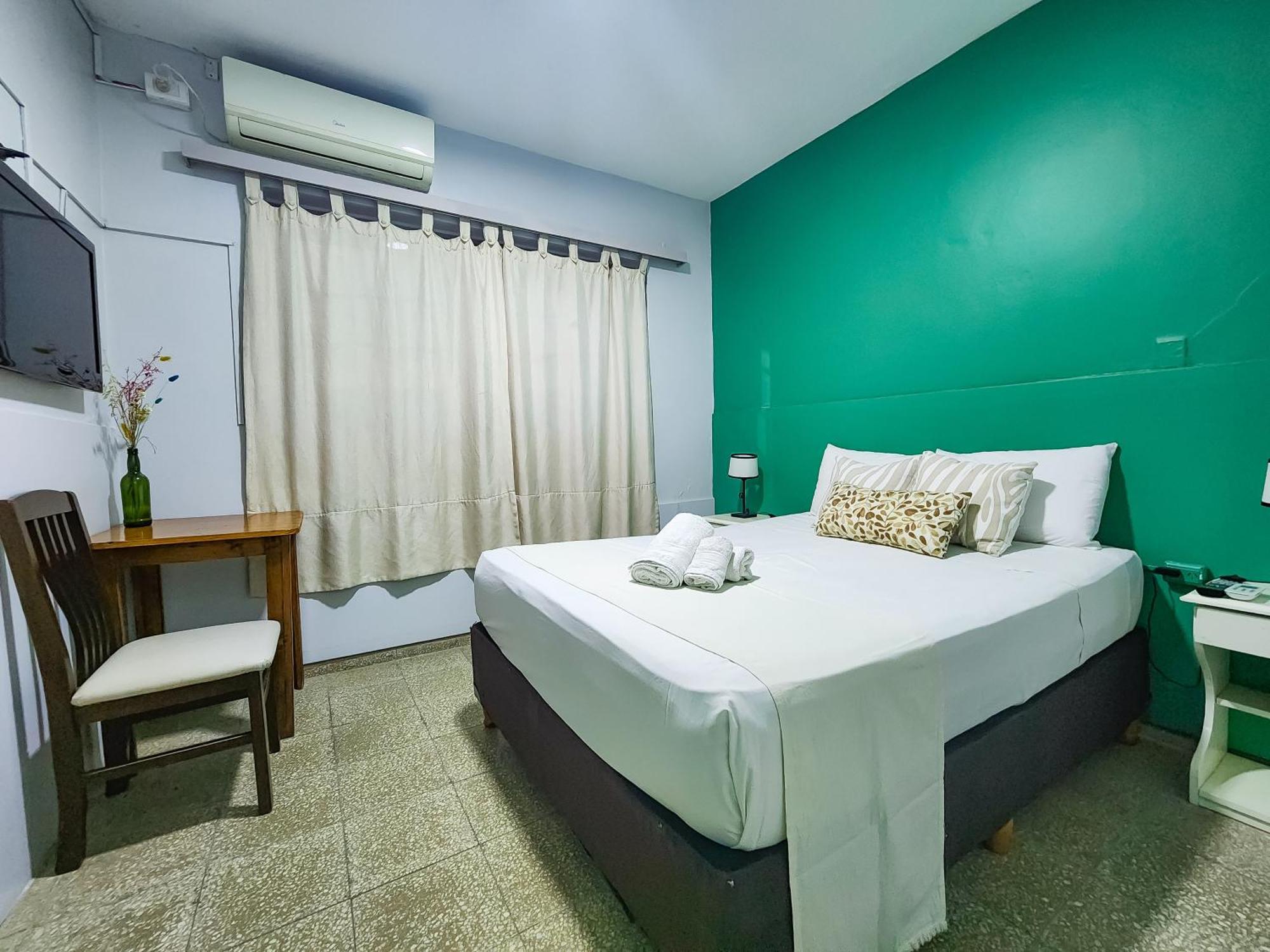 מנדוזה Hotel Juan B Justo מראה חיצוני תמונה