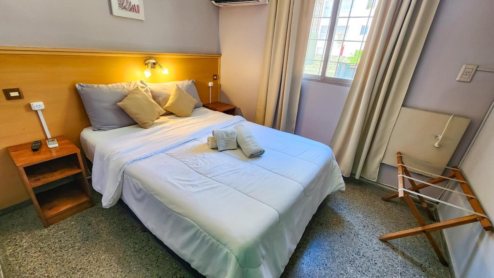מנדוזה Hotel Juan B Justo מראה חיצוני תמונה