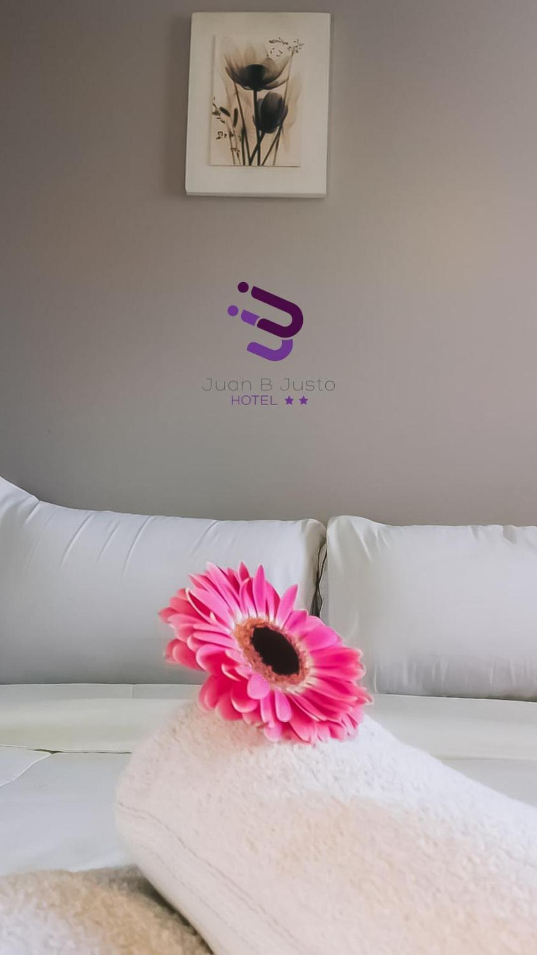 מנדוזה Hotel Juan B Justo מראה חיצוני תמונה