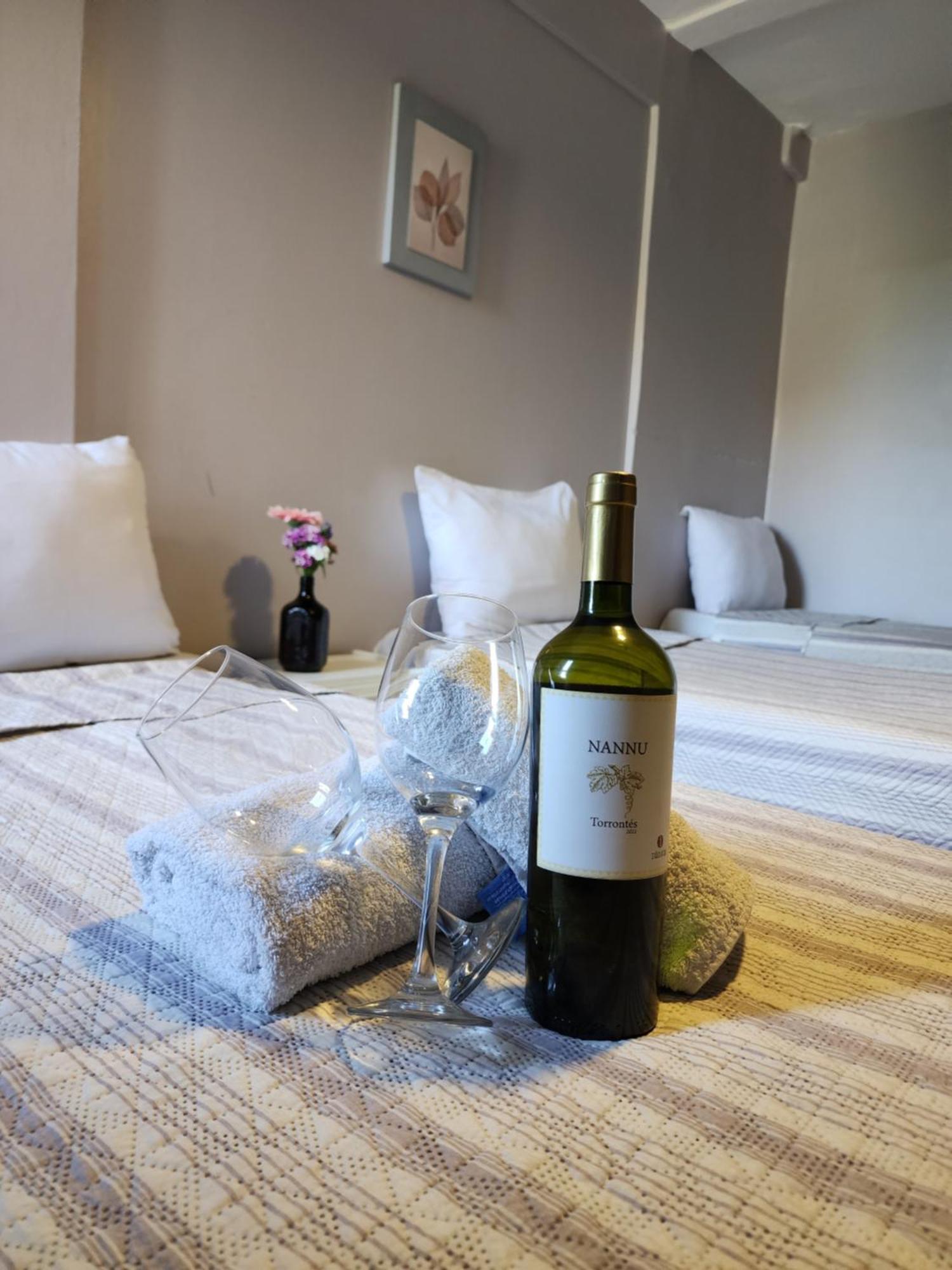 מנדוזה Hotel Juan B Justo מראה חיצוני תמונה