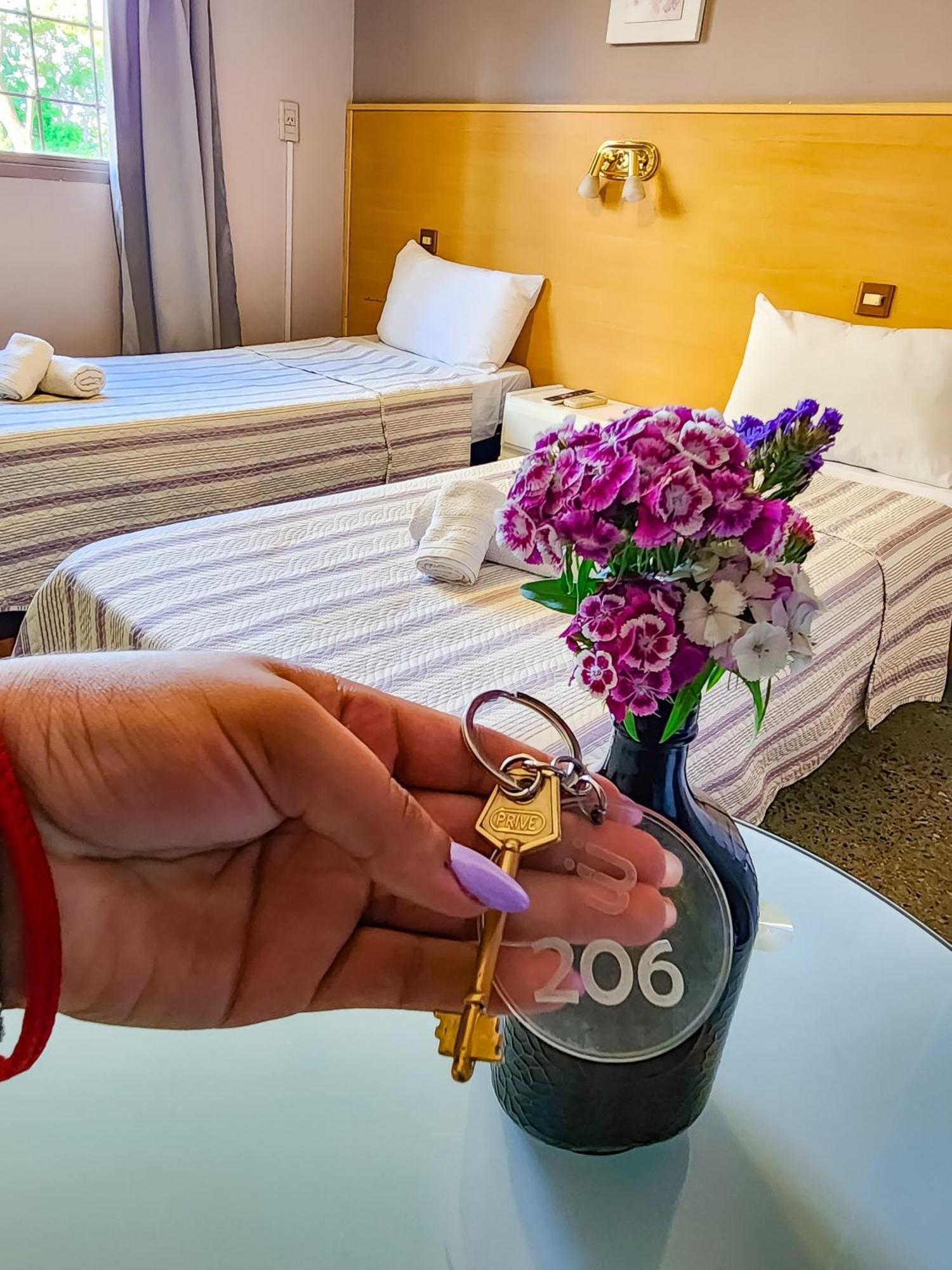 מנדוזה Hotel Juan B Justo מראה חיצוני תמונה
