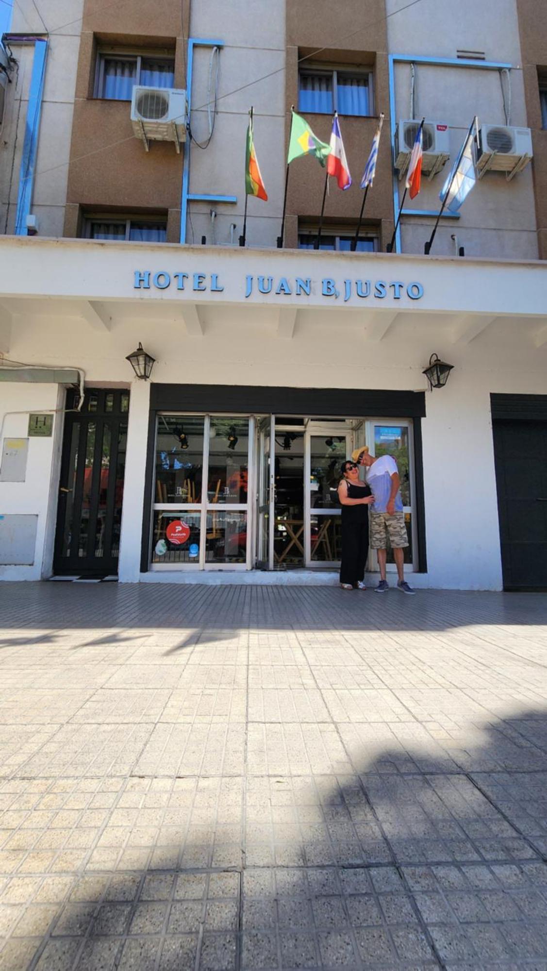 מנדוזה Hotel Juan B Justo מראה חיצוני תמונה