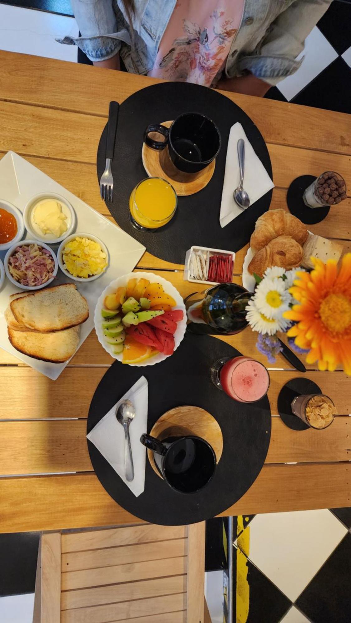 מנדוזה Hotel Juan B Justo מראה חיצוני תמונה