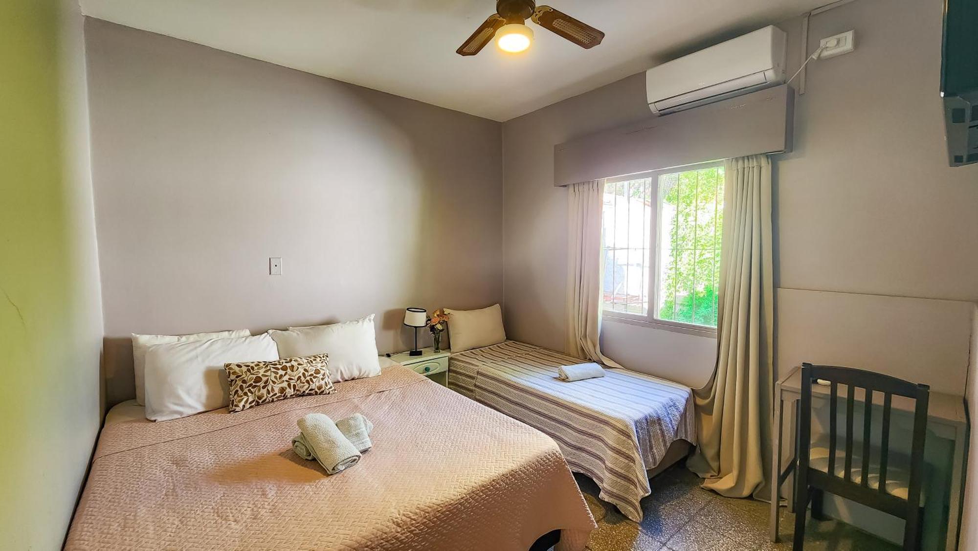 מנדוזה Hotel Juan B Justo חדר תמונה