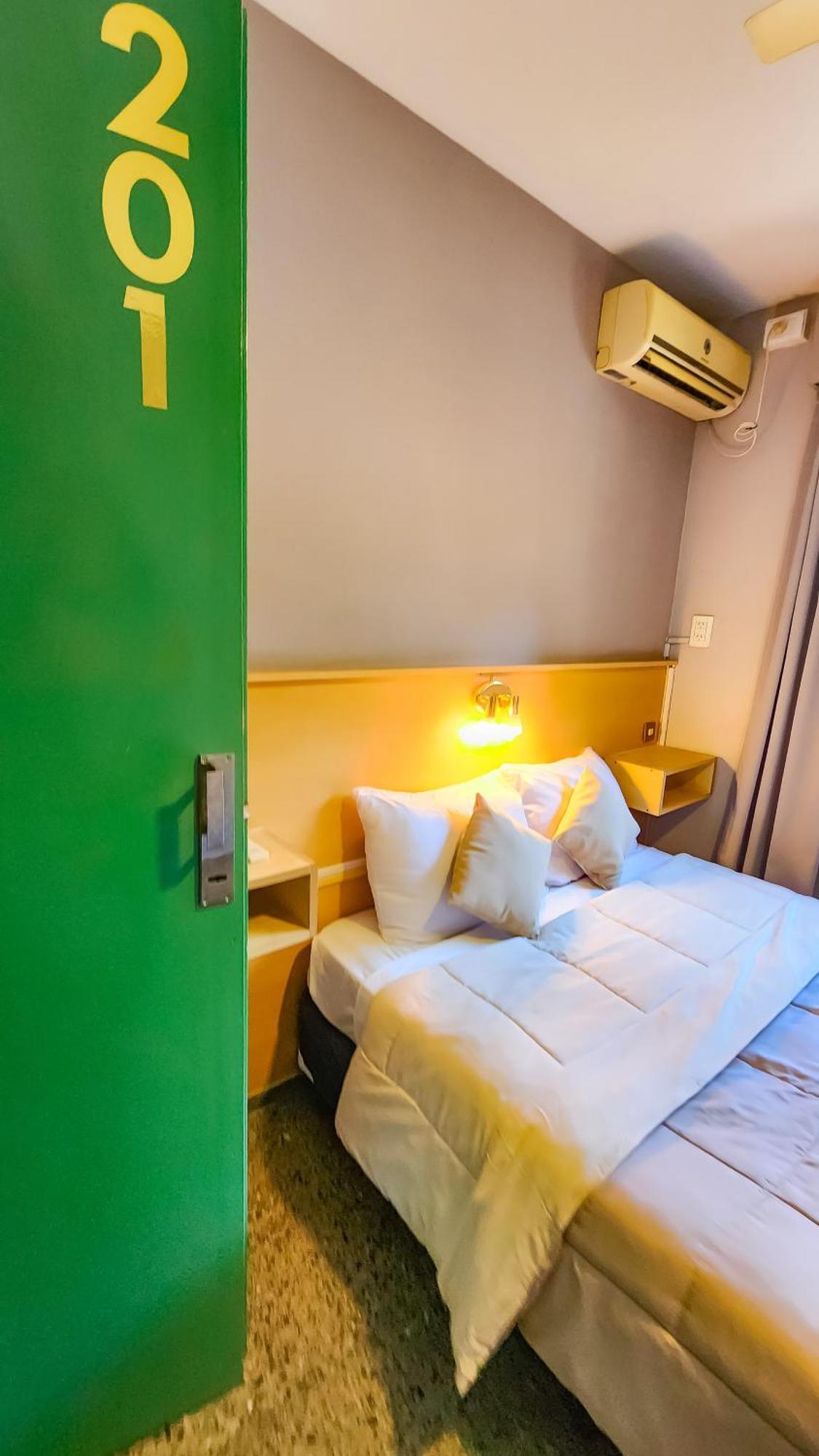 מנדוזה Hotel Juan B Justo חדר תמונה